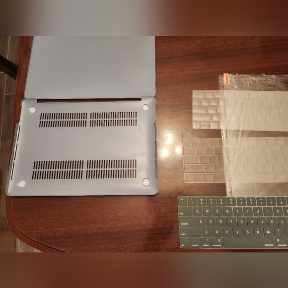 MacBook Pro Accessories - Picture 5 of 8